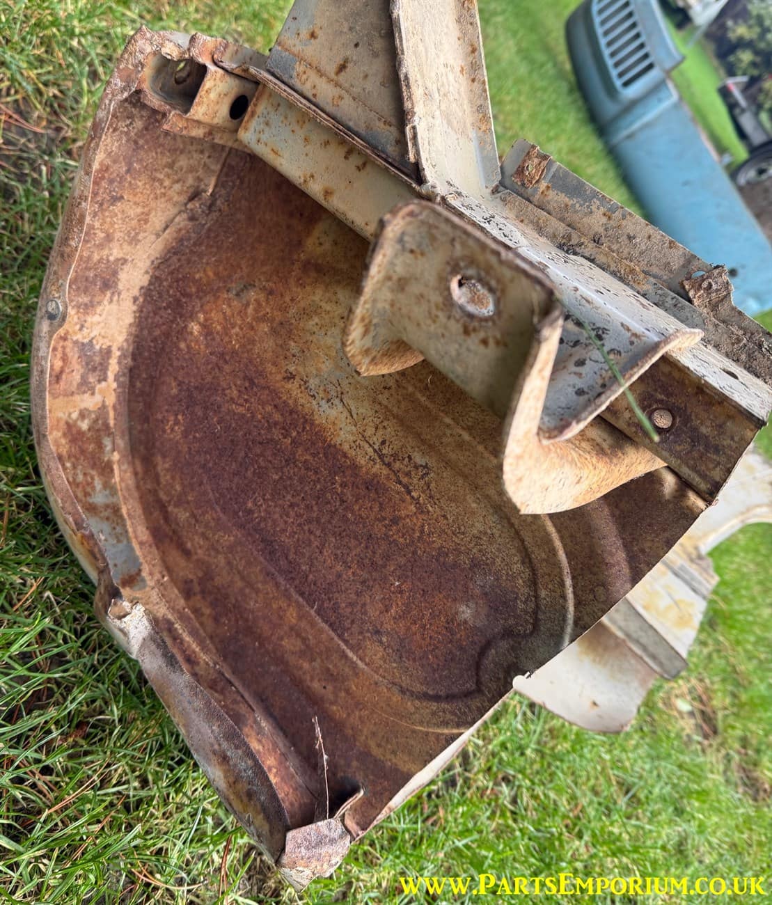 Early VW Bay window Rear corner body cut - Image 7