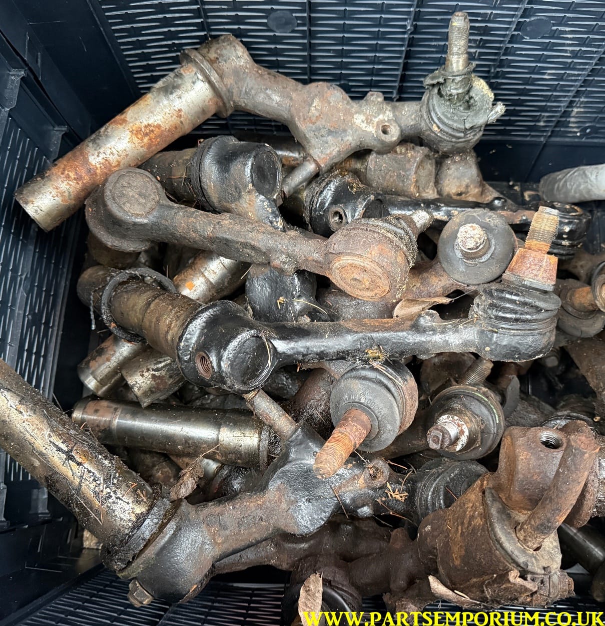 Bay window front axle trailing arms