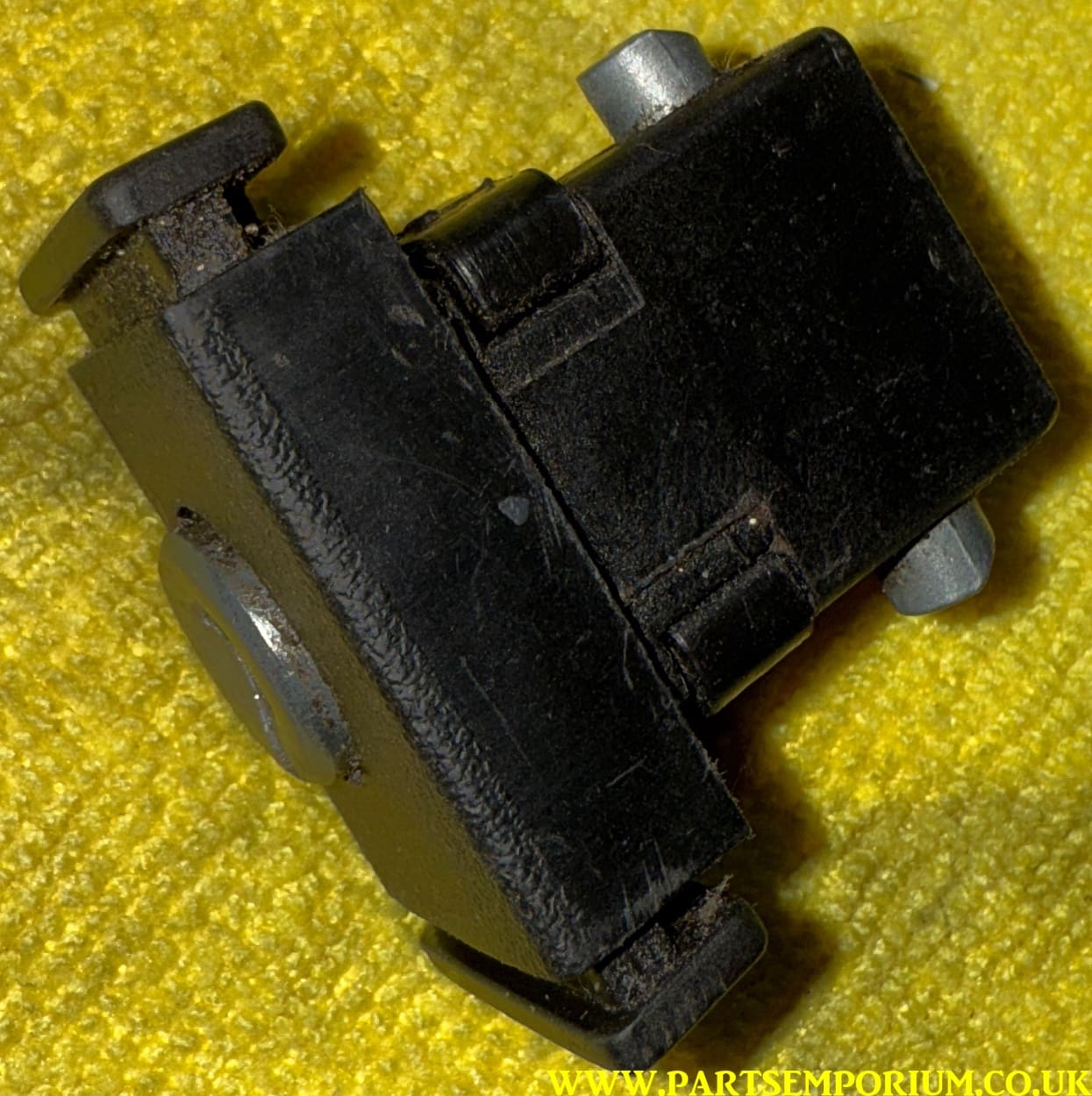 VW 1303 Beetle glove box lock with keys NOS - Image 7