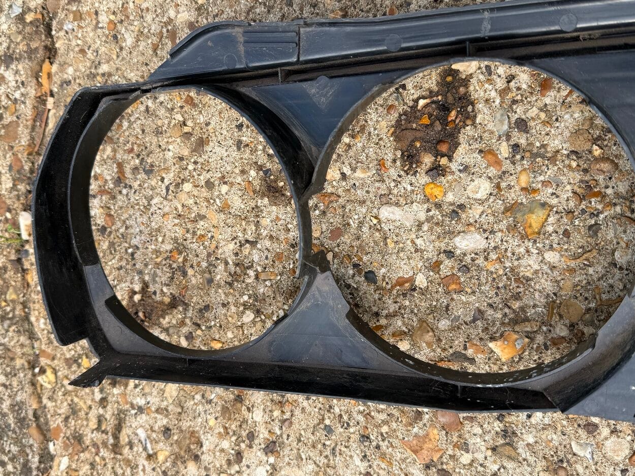 Vw Passat Mk1 B1 Front Radiator Grille Genuine 321853653B Broken Clip - Image 18