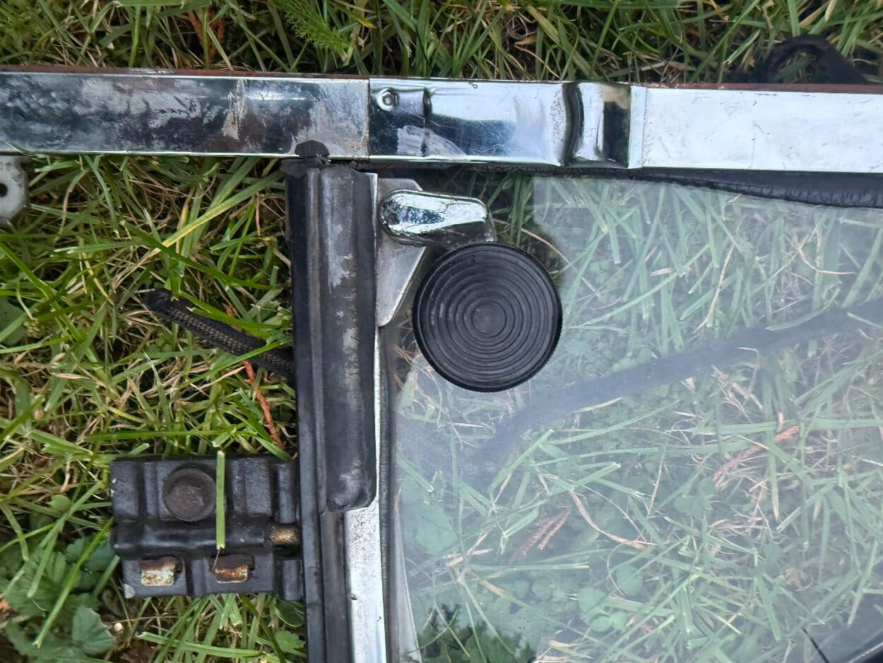 VW Type 3 opening quarter light - Image 4