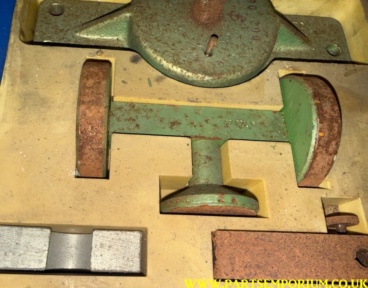 VW Special Tool Gearbox Tool VW30-200 VW30-201 VW30-202 VW30-203? Matra - Image 13