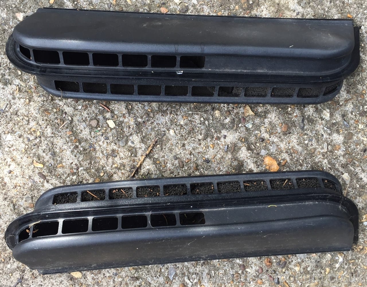 T3 Type 25 Caravelle Rear Window Vents