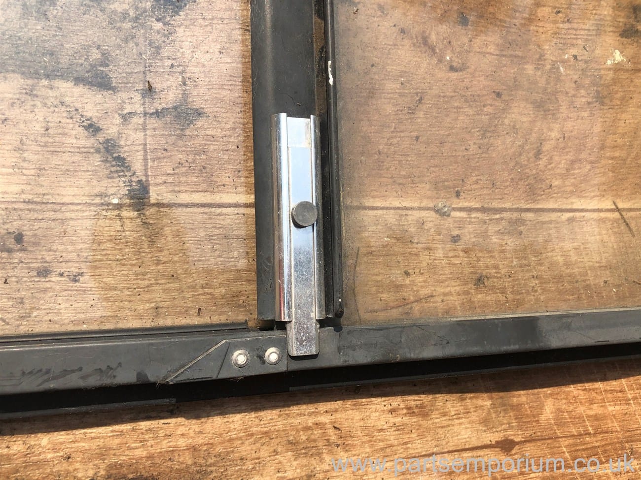 VW T25 T3 Camper Sliding window panel van conversion - Image 3