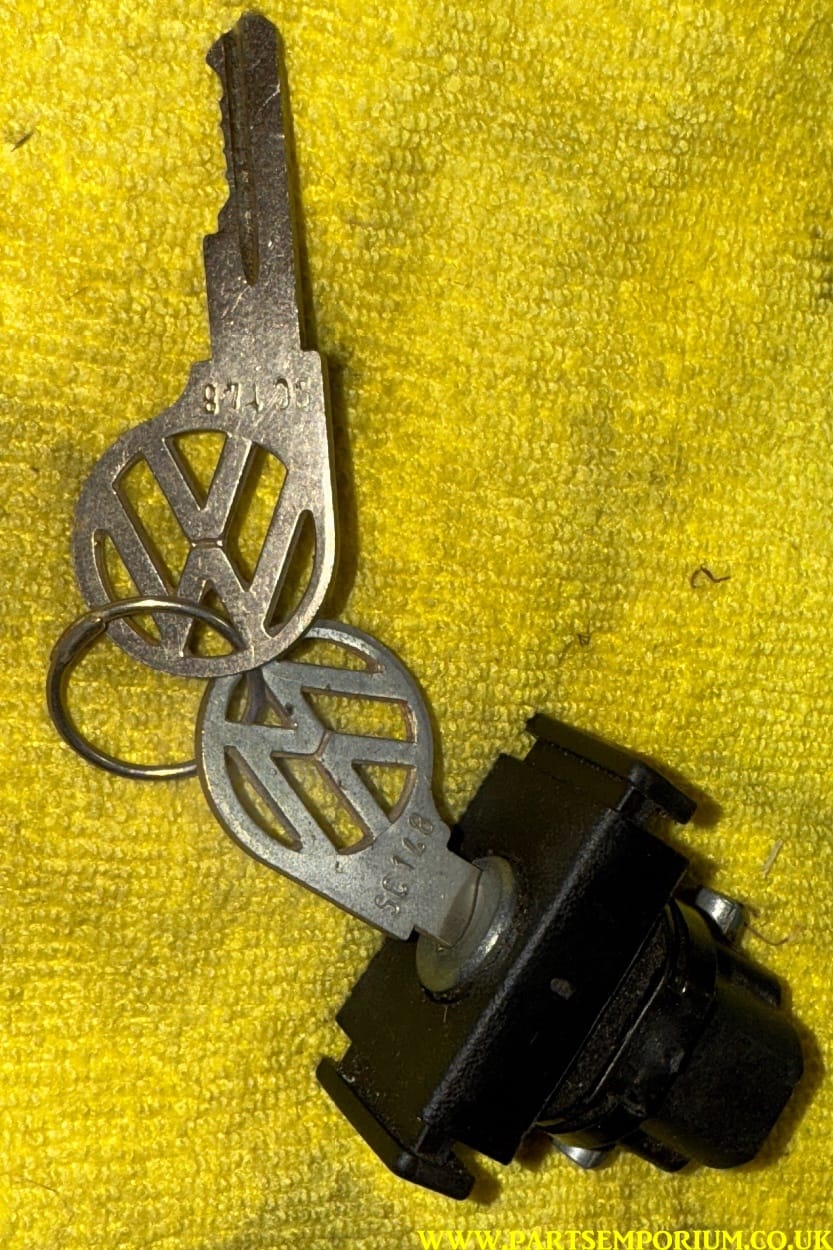 VW 1303 Beetle glove box lock with keys NOS